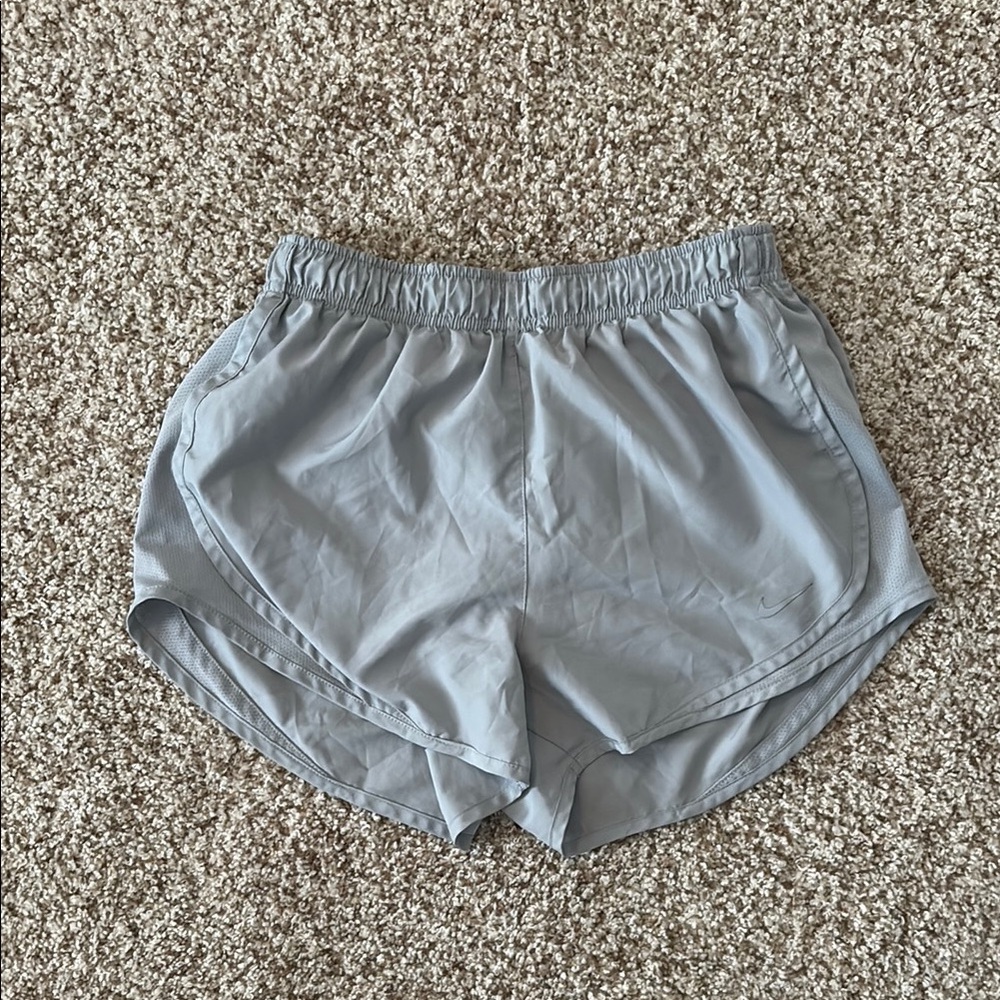 Nike Gray Athletic Shorts Lightweight Moisture-Wicking women’s size small